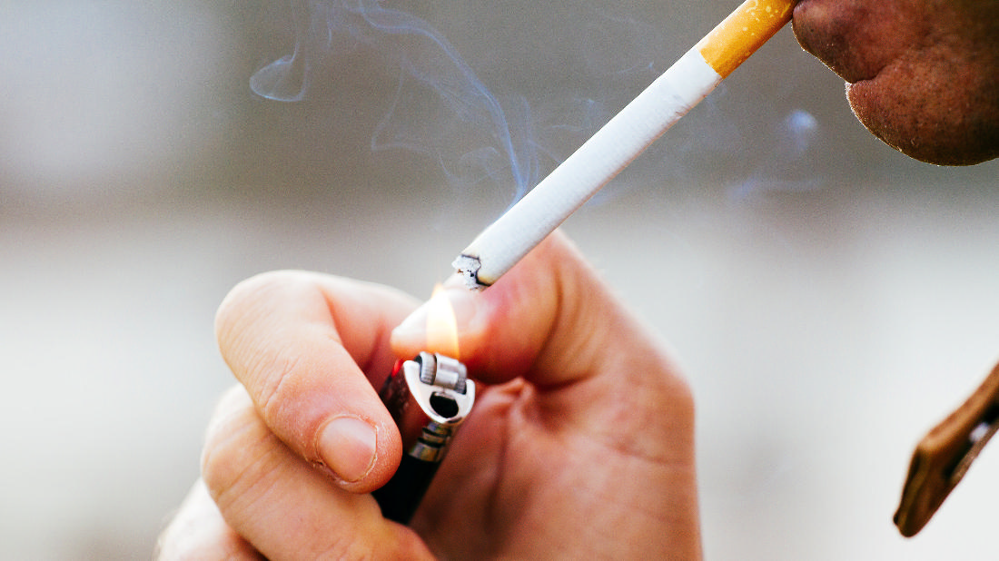cigarettes brunes Cigarettes and cigars hi-res stock photography and images cigarettes brunes Cigarettes and cigars hi-res stock photography and images
