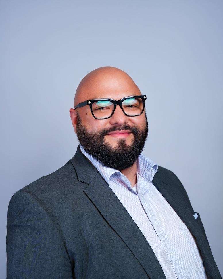 Norbert Rios Dentist in Charlotte NC | Roberto